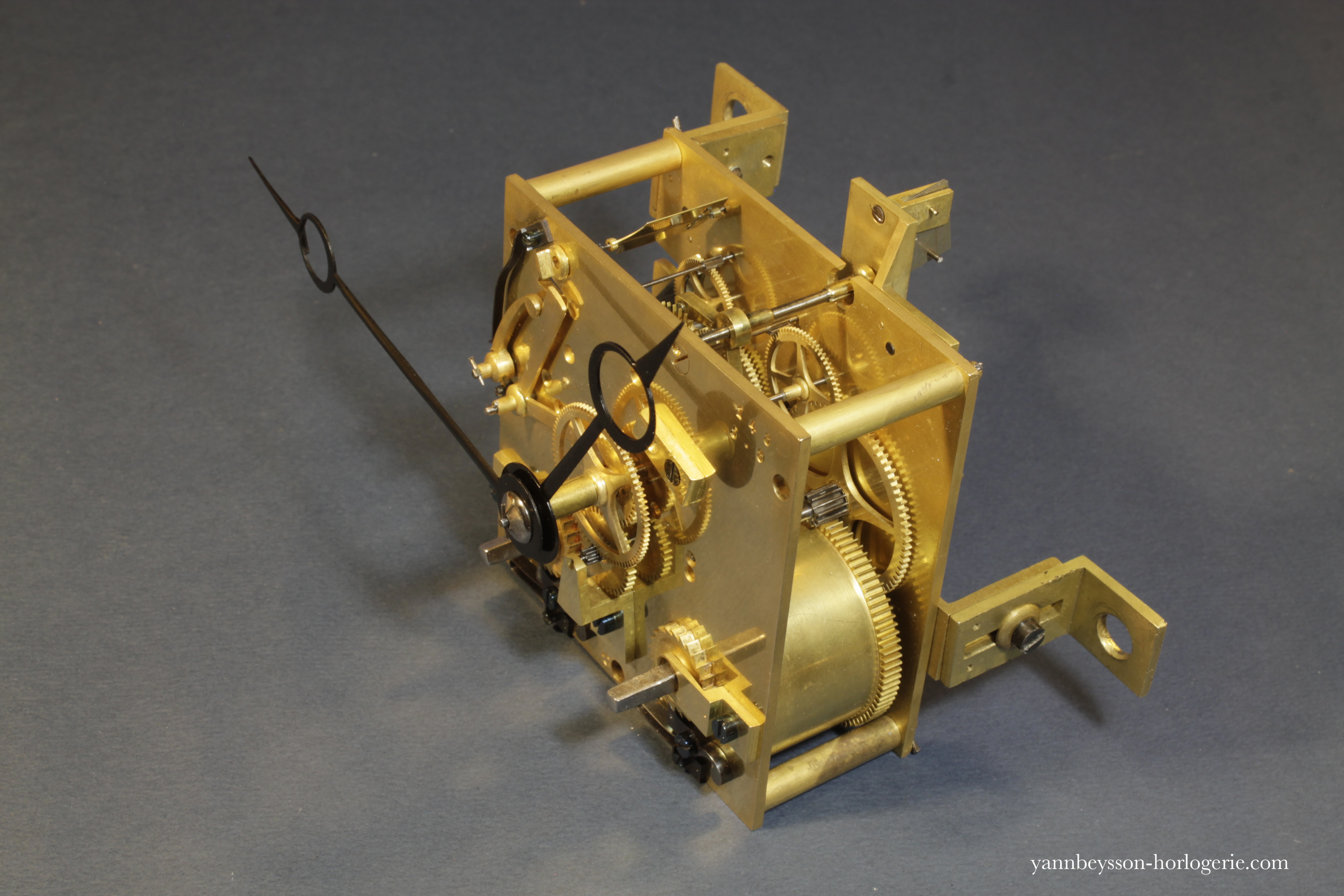 mecanisme-pendule-sonnerie-XIX-horlogerie-yann-beysson