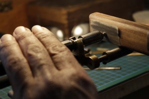 tour-vis-pendule-XIX-siecle-yann-beysson-horlogerie